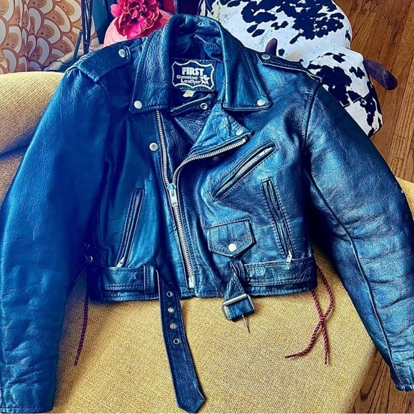 Vintage Genuine Leather Jacket! 🖤 - Picture 10 of 11